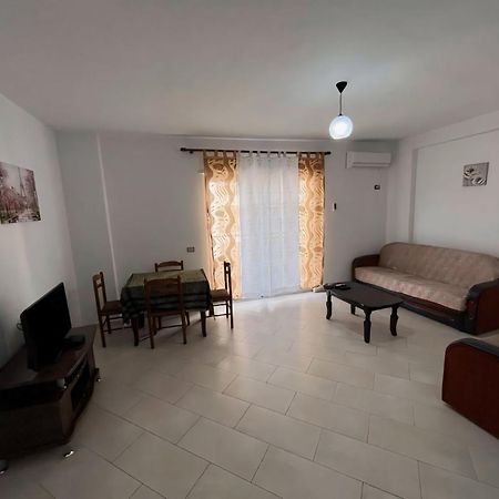 Gerald'S Central Apartments Вльора Екстер'єр фото