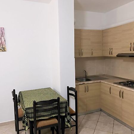 Gerald'S Central Apartments Вльора Екстер'єр фото