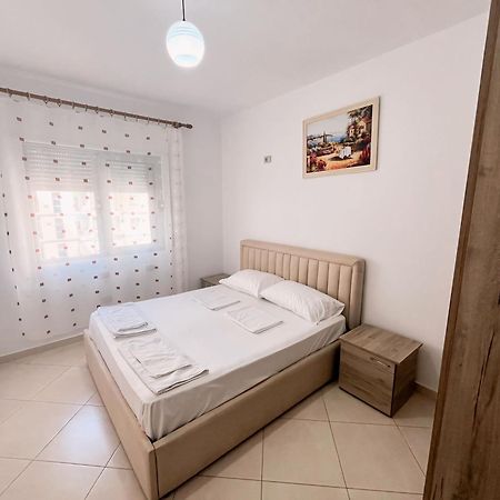 Gerald'S Central Apartments Вльора Екстер'єр фото