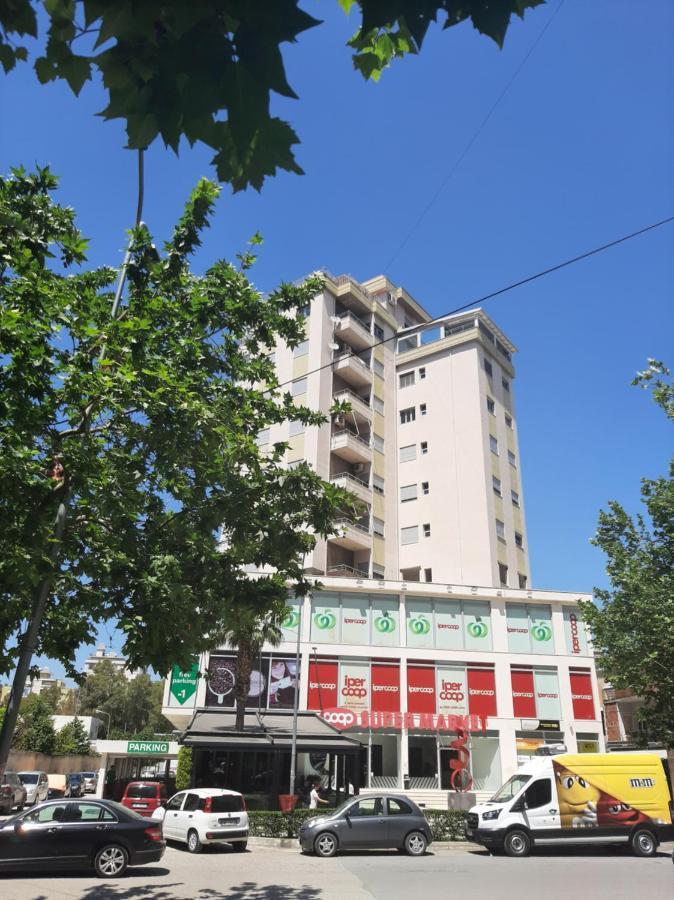 Gerald'S Central Apartments Вльора Екстер'єр фото