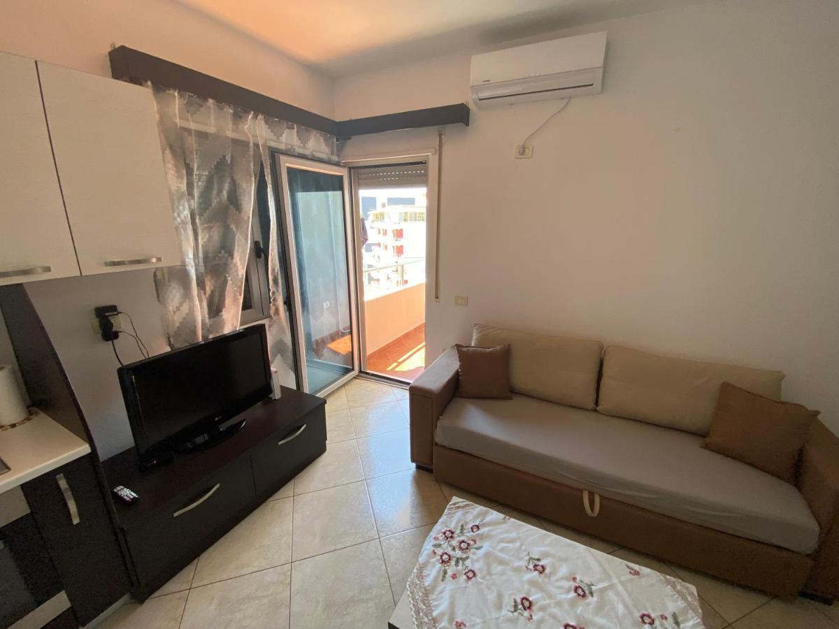 Gerald'S Central Apartments Вльора Екстер'єр фото