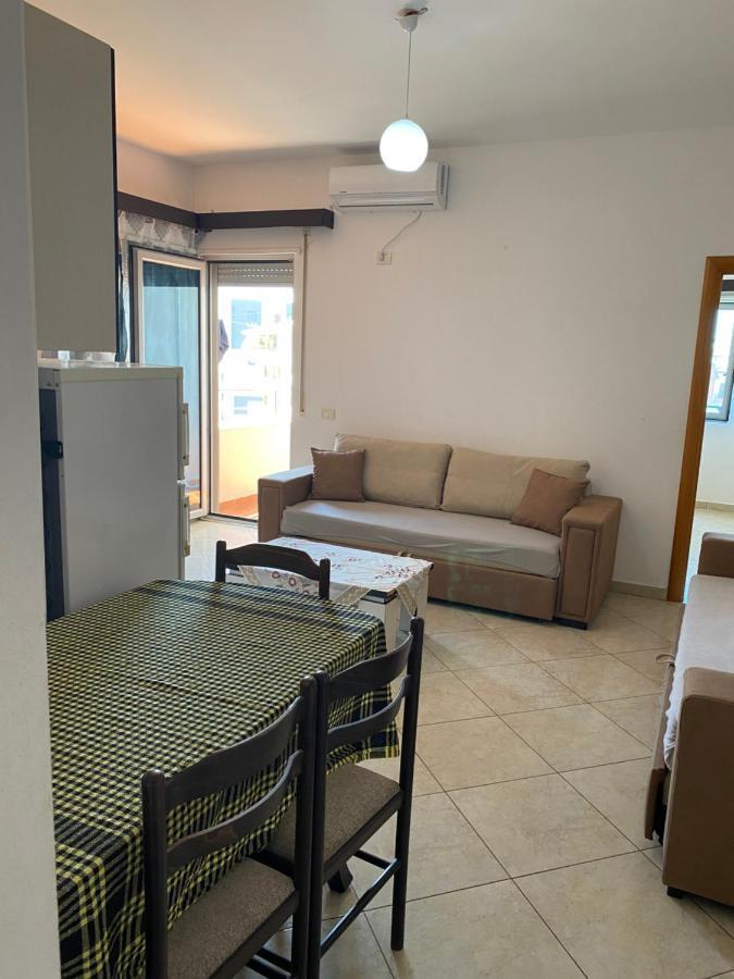 Gerald'S Central Apartments Вльора Екстер'єр фото