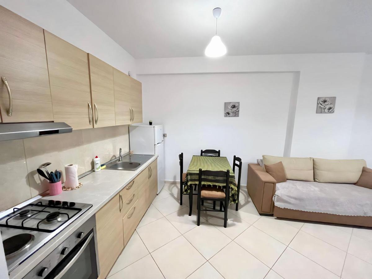 Gerald'S Central Apartments Вльора Екстер'єр фото