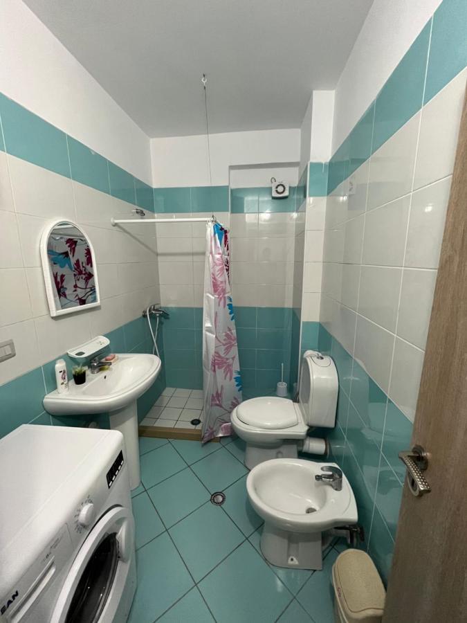 Gerald'S Central Apartments Вльора Екстер'єр фото