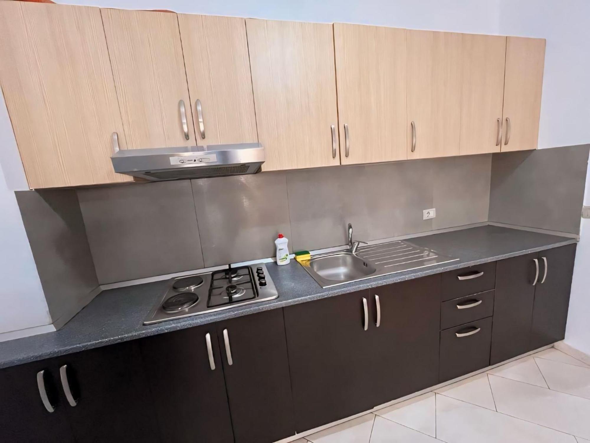 Gerald'S Central Apartments Вльора Екстер'єр фото
