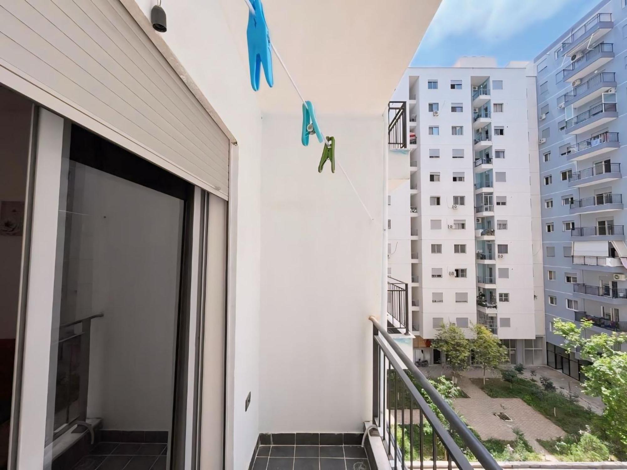 Gerald'S Central Apartments Вльора Екстер'єр фото