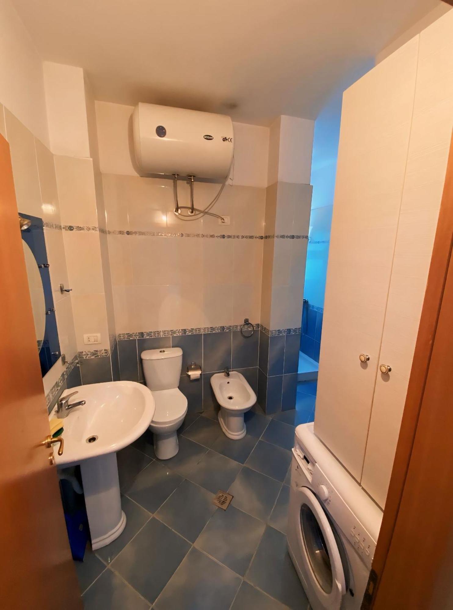 Gerald'S Central Apartments Вльора Екстер'єр фото