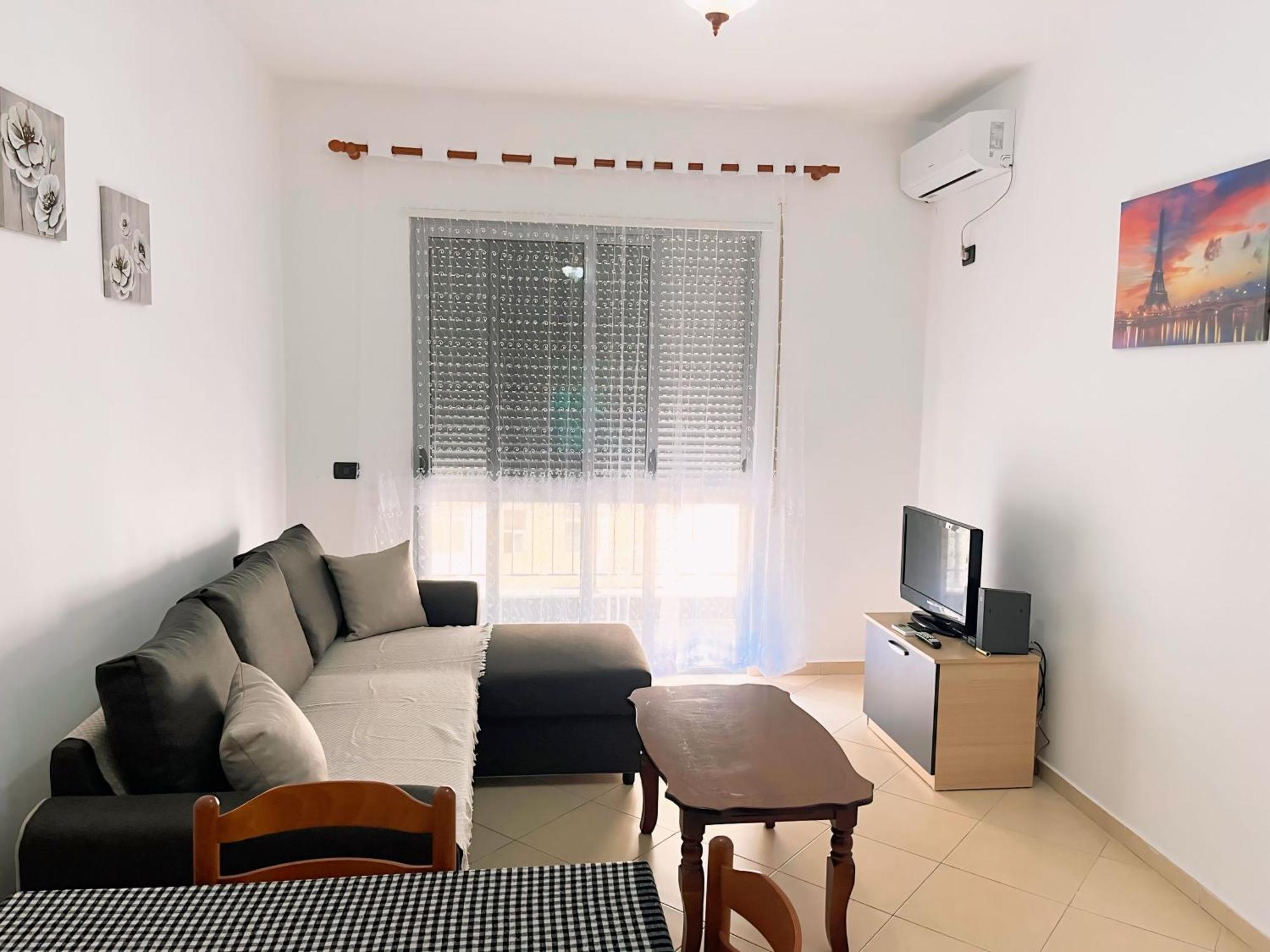 Gerald'S Central Apartments Вльора Екстер'єр фото