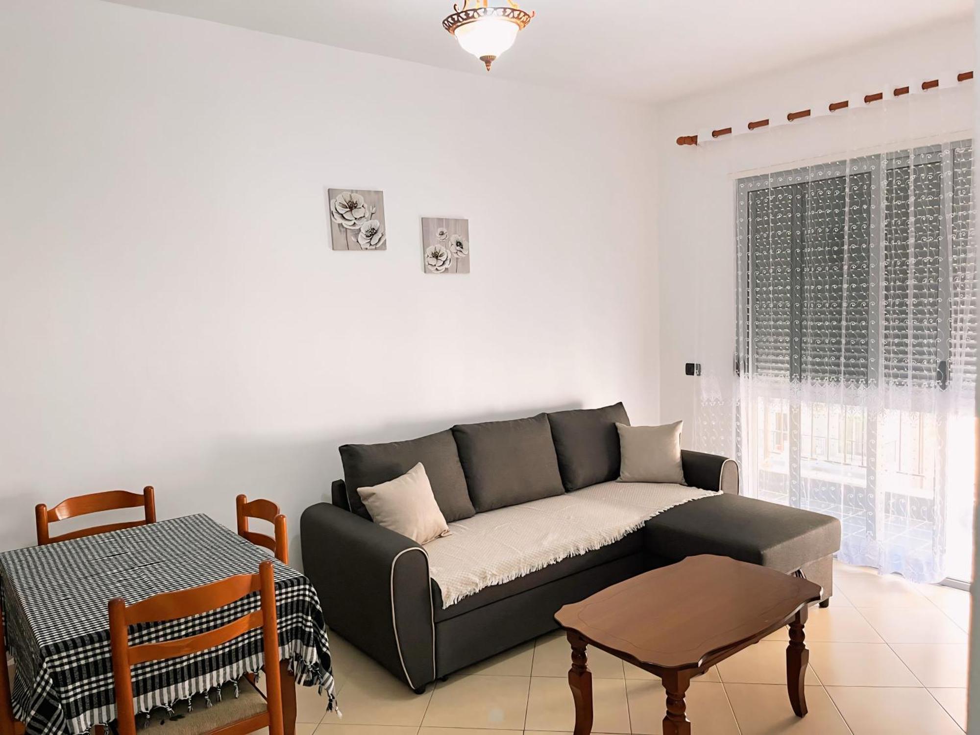 Gerald'S Central Apartments Вльора Екстер'єр фото