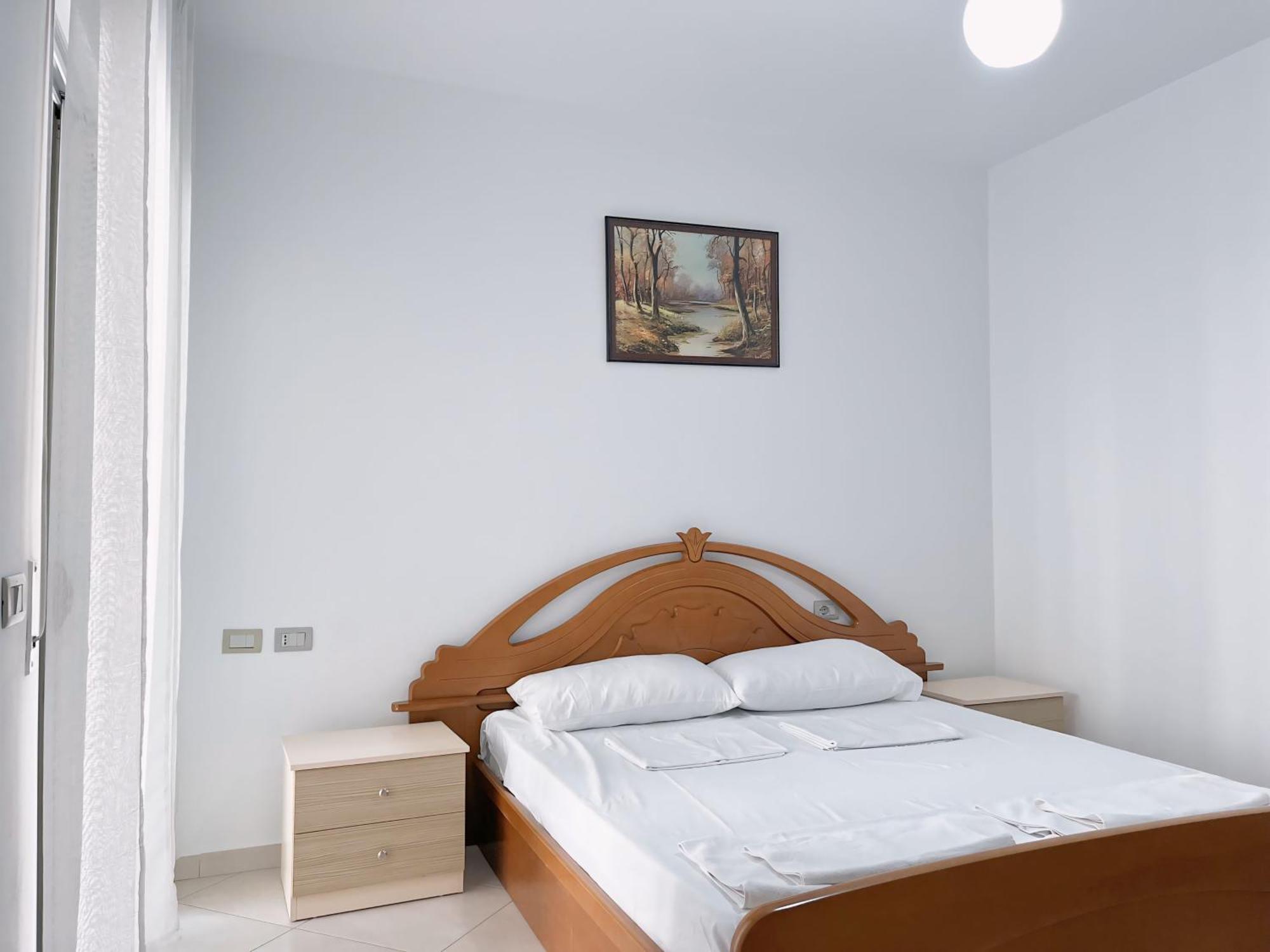 Gerald'S Central Apartments Вльора Екстер'єр фото