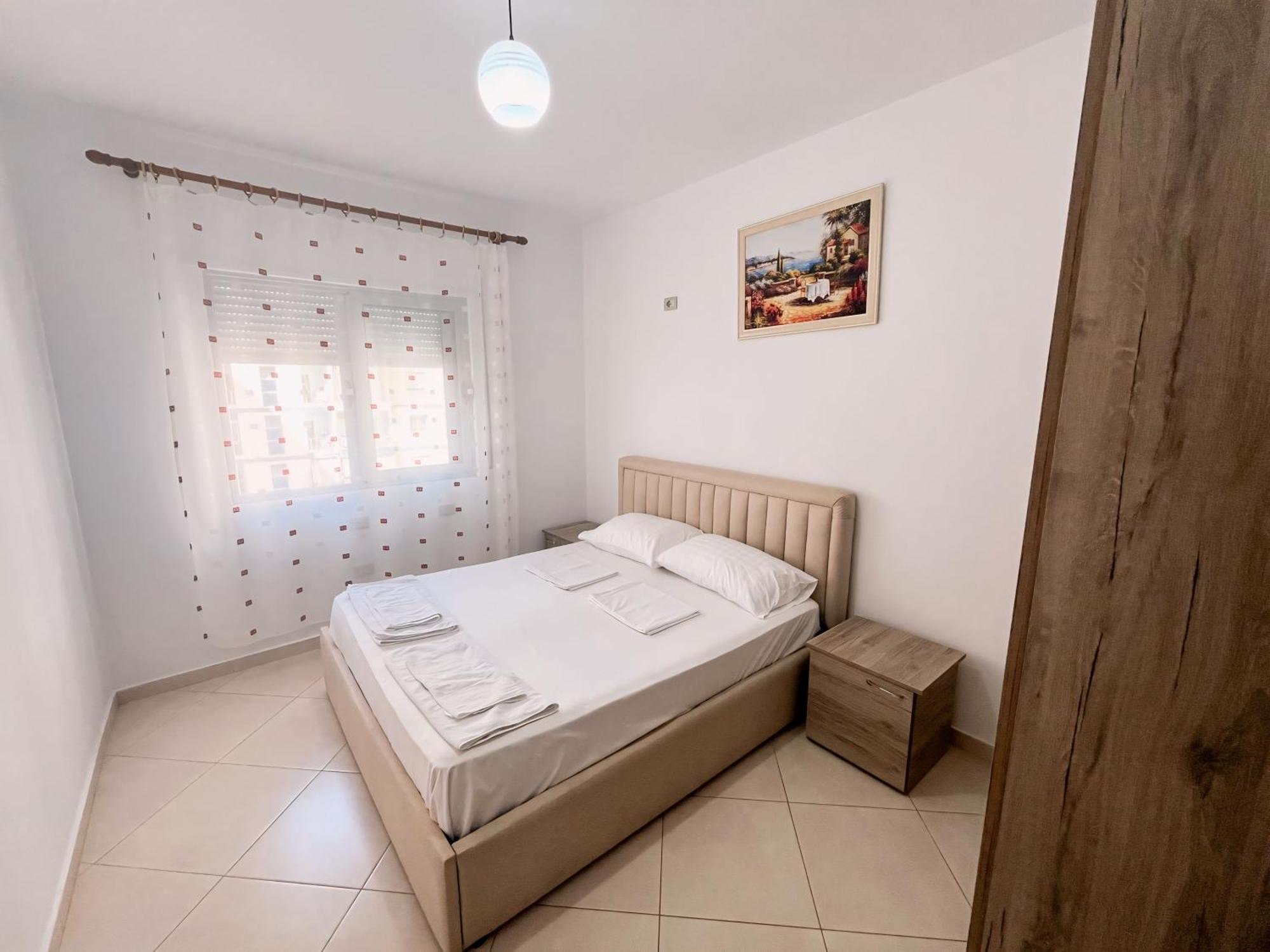 Gerald'S Central Apartments Вльора Екстер'єр фото