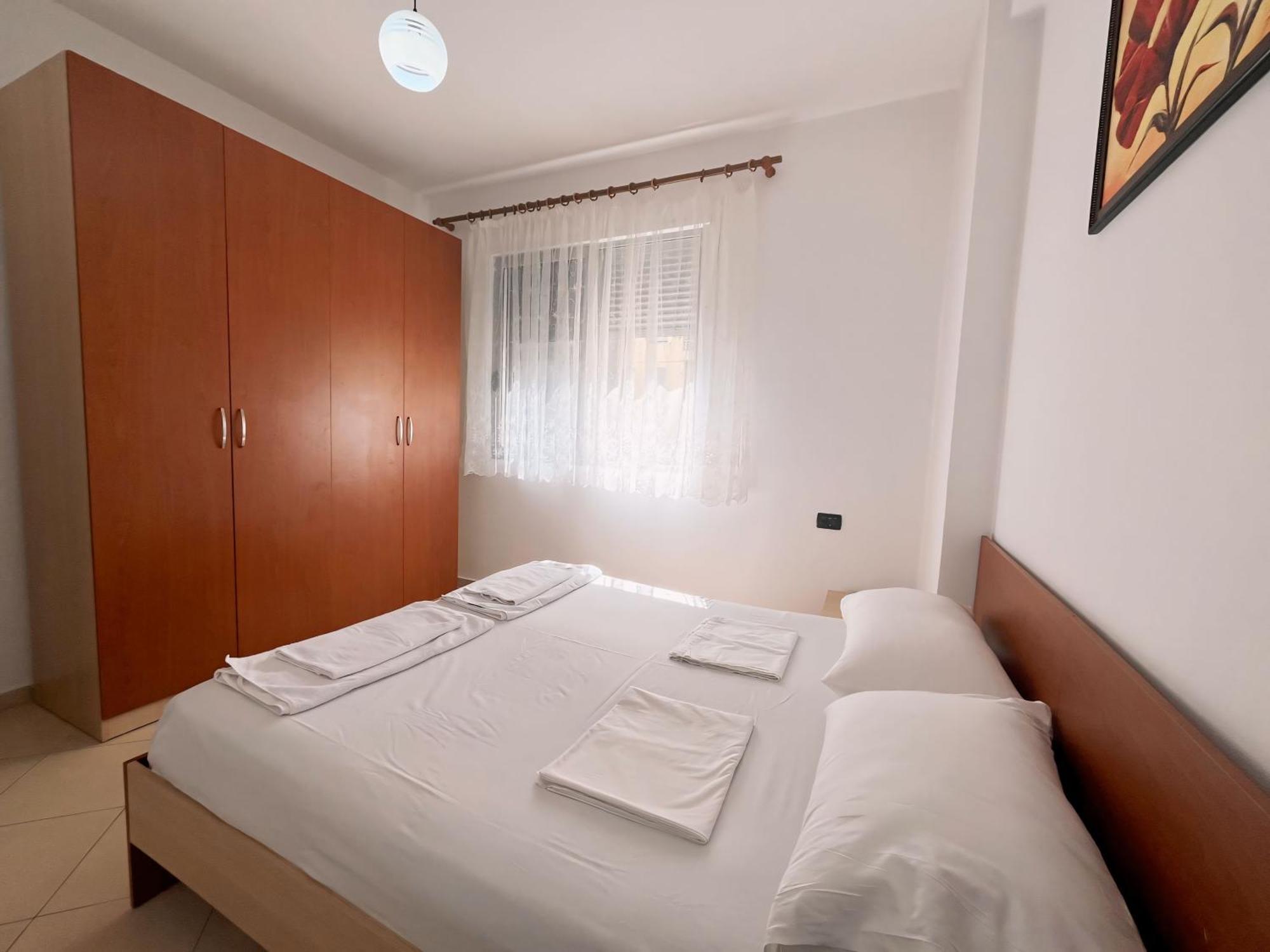 Gerald'S Central Apartments Вльора Екстер'єр фото