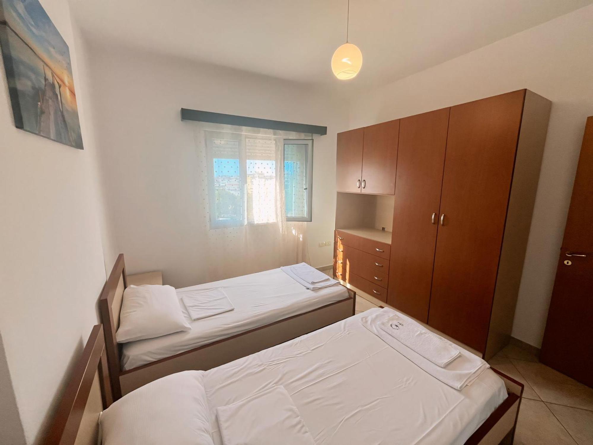 Gerald'S Central Apartments Вльора Екстер'єр фото
