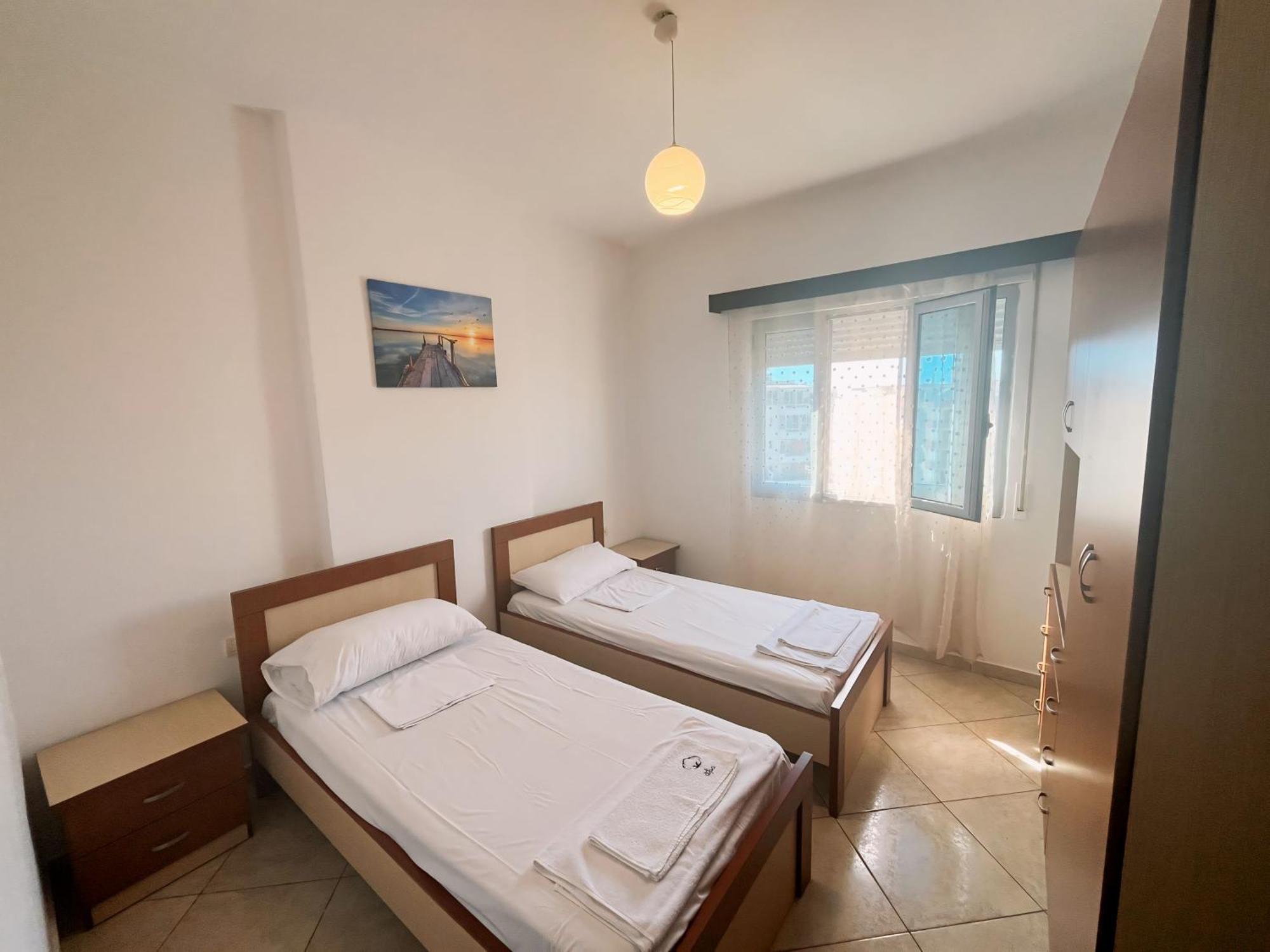 Gerald'S Central Apartments Вльора Екстер'єр фото