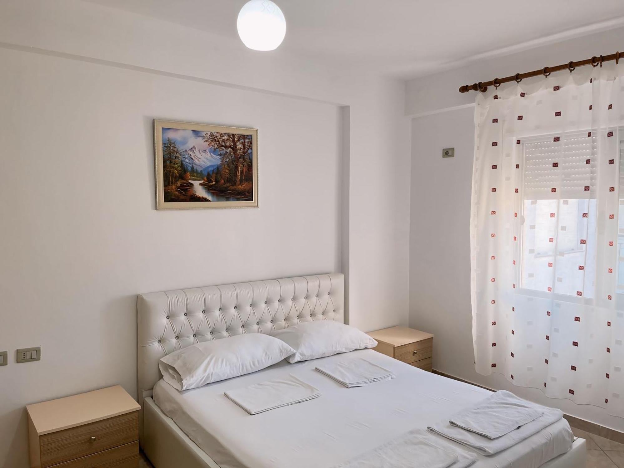 Gerald'S Central Apartments Вльора Екстер'єр фото
