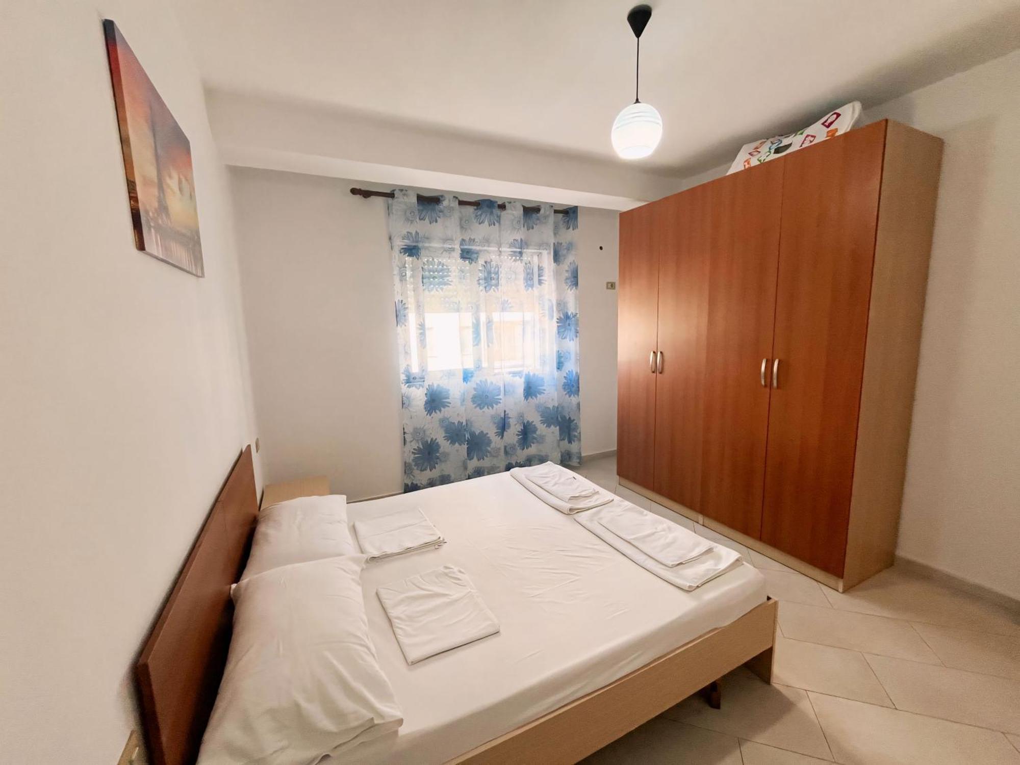 Gerald'S Central Apartments Вльора Екстер'єр фото